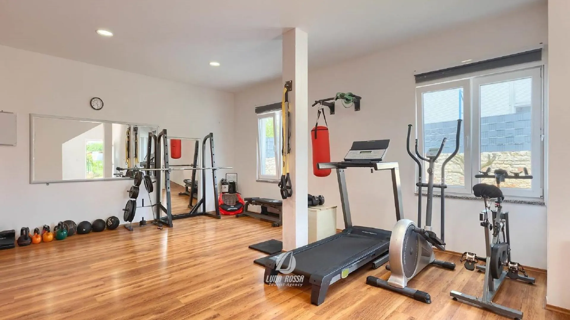 Comfortable House With Private Swimming Pool Pula Tatil Evi